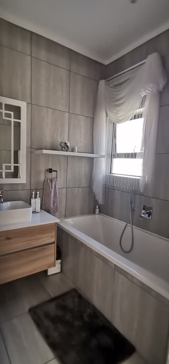 To Let 3 Bedroom Property for Rent in Monte Christo Western Cape